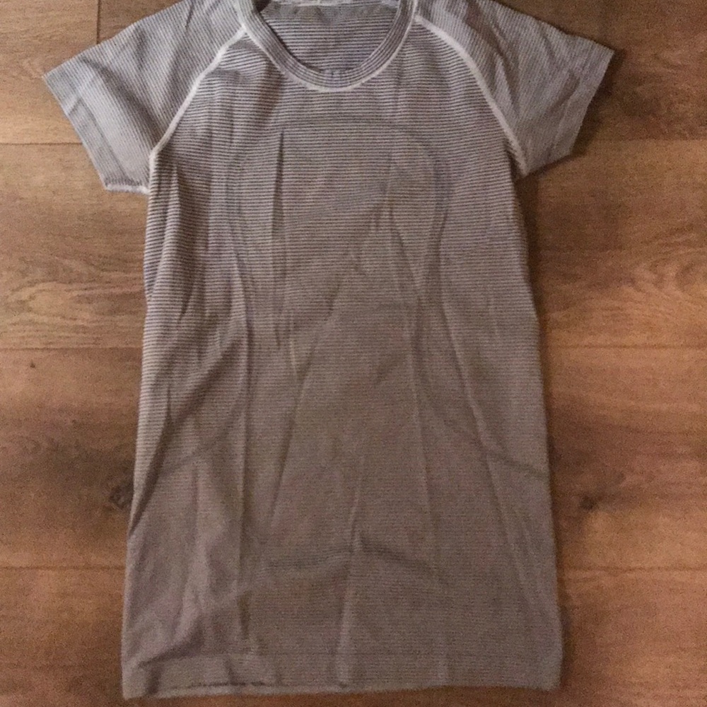 Basic Swiftly Crew In Almost New Condition - image 1